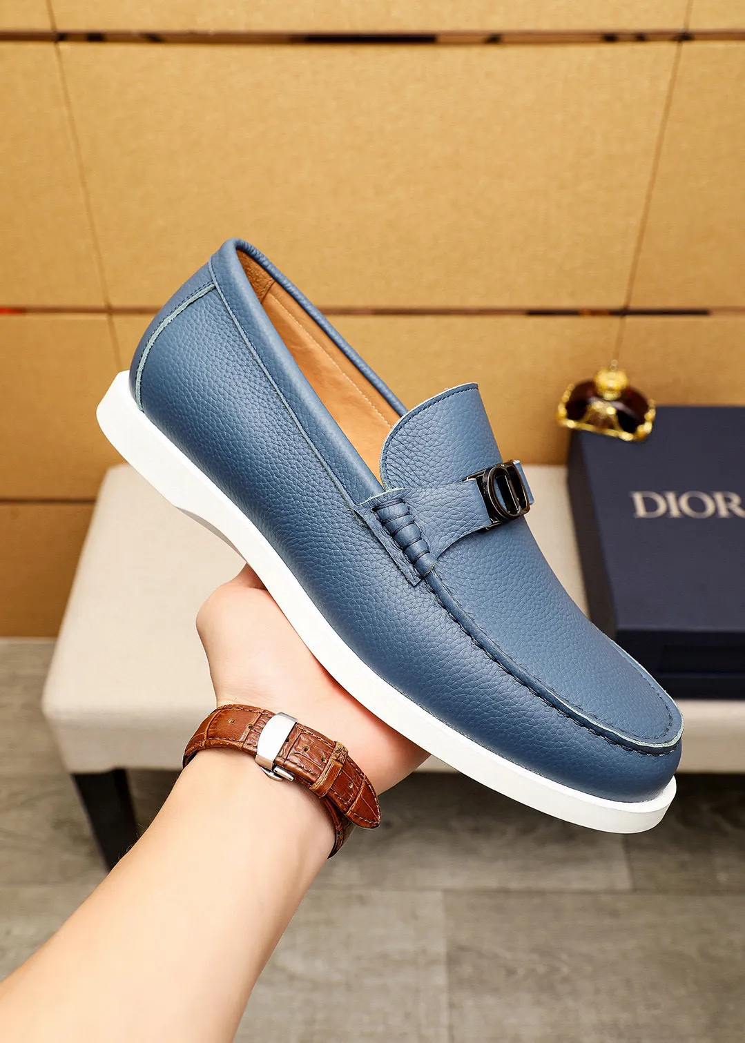 Men's shoes 💰480 💐Original packaging Product trademark: Dior "Dior" casual leather shoes Regular size: 38-44 (45.46.47🉑️Customized) Product materials: Selected Italian imported first-layer pebbled cowhide leather upper + luxury hardware buckle, imported water-dyed cowhide lining. Strong three-dimensional visual effect, original rubber outsole Color: 3⃣️colors available